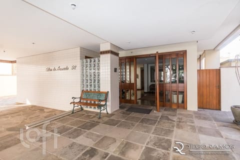 Image 37 - 235301